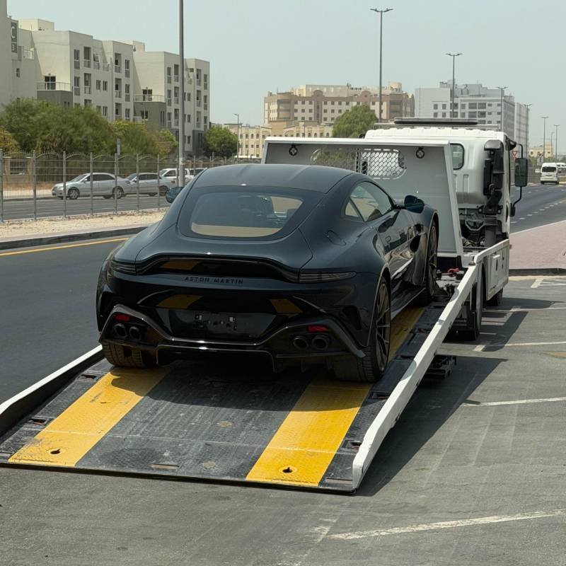 Flatbed towing truck for vehicle recovery in Dubai